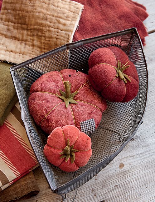 Pure and Simple: 17 Primitive Projects Inspired by the Seasons