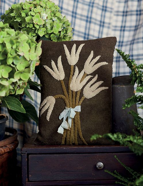 Pure and Simple: 17 Primitive Projects Inspired by the Seasons
