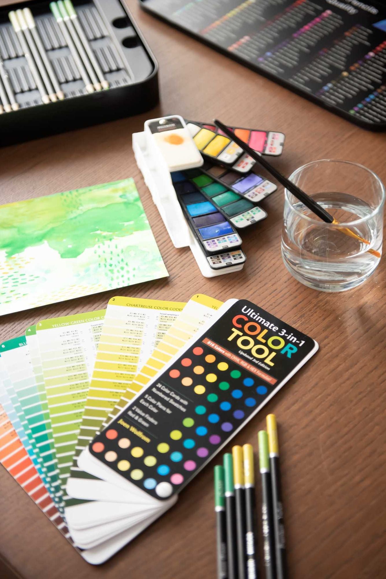 Ultimate 3-in-1 Color Tool, 3rd Edition: -- 24 Color Cards with Numbered Swatches -- 5 Color Plans for each Color -- 2 Value Finders Red & Green