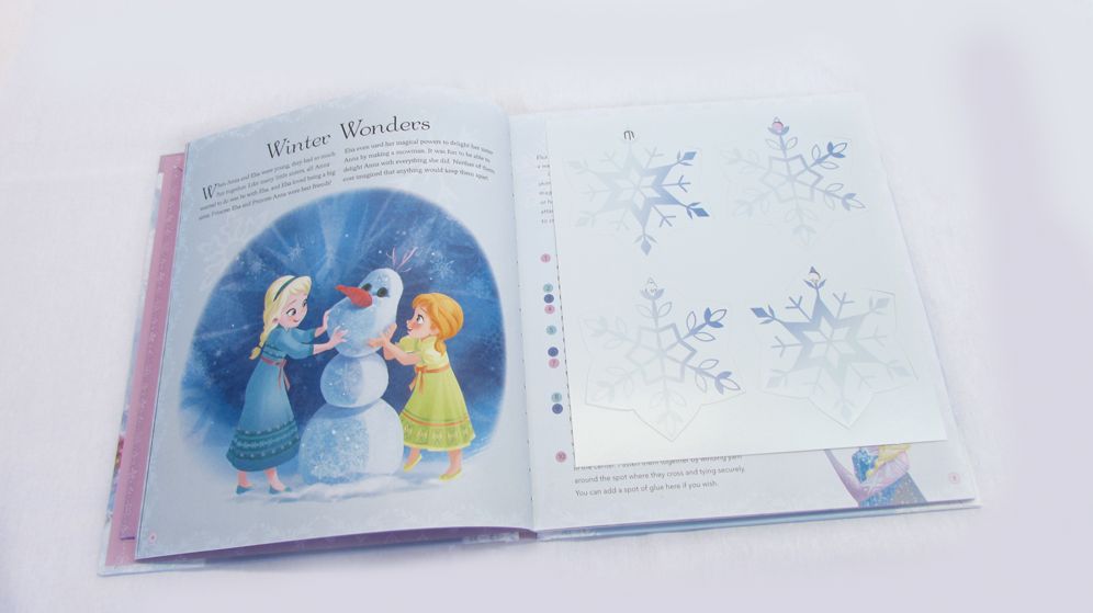 Disney Frozen: Elsa and Anna's Guide to Arendelle: An Explore-and-Create Activity Book and Play Set