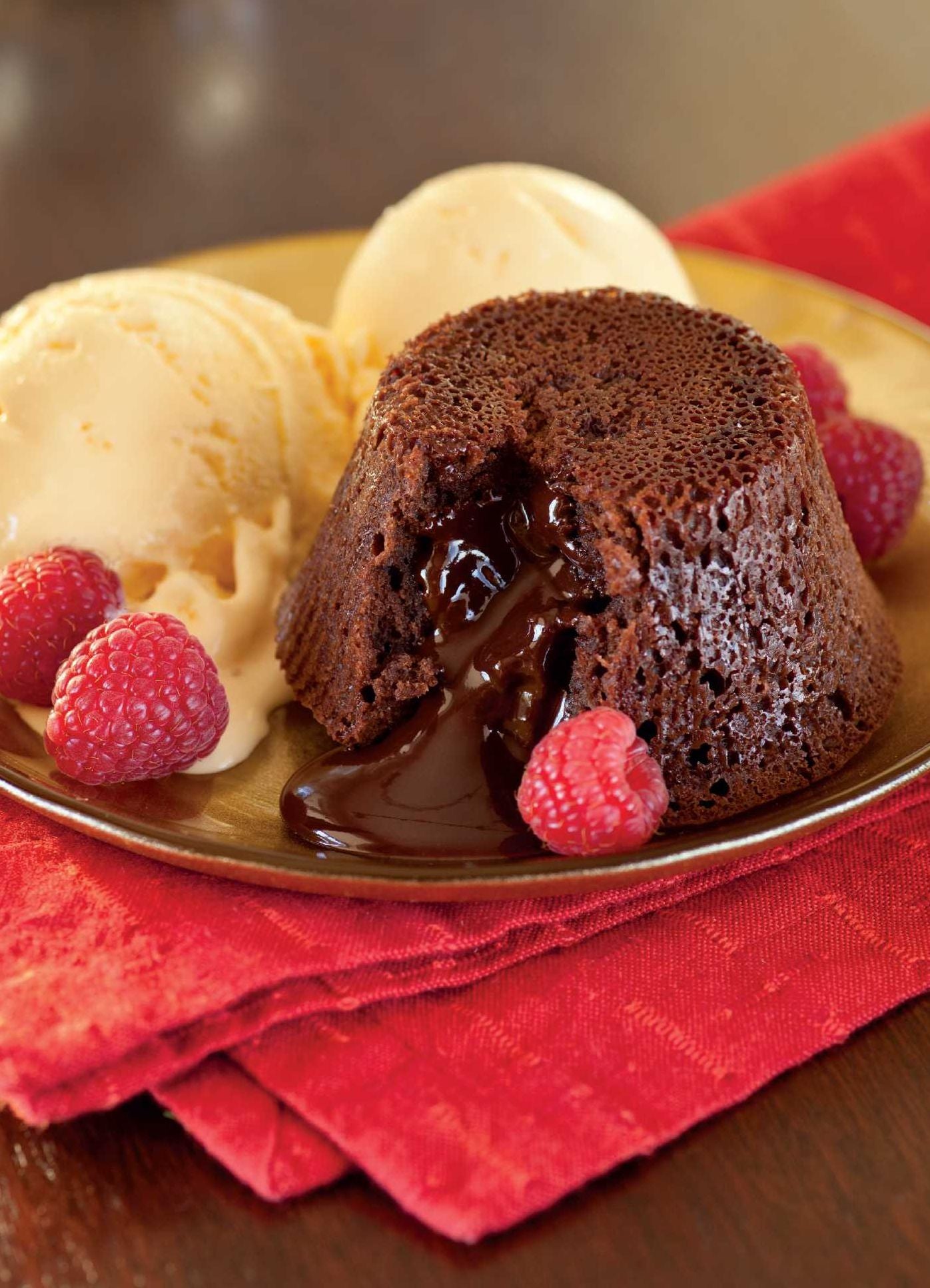 Slow Cooker Desserts: Hot, Easy, and Delicious Custards, Cobblers, Souffles, Pies, Cakes, and More