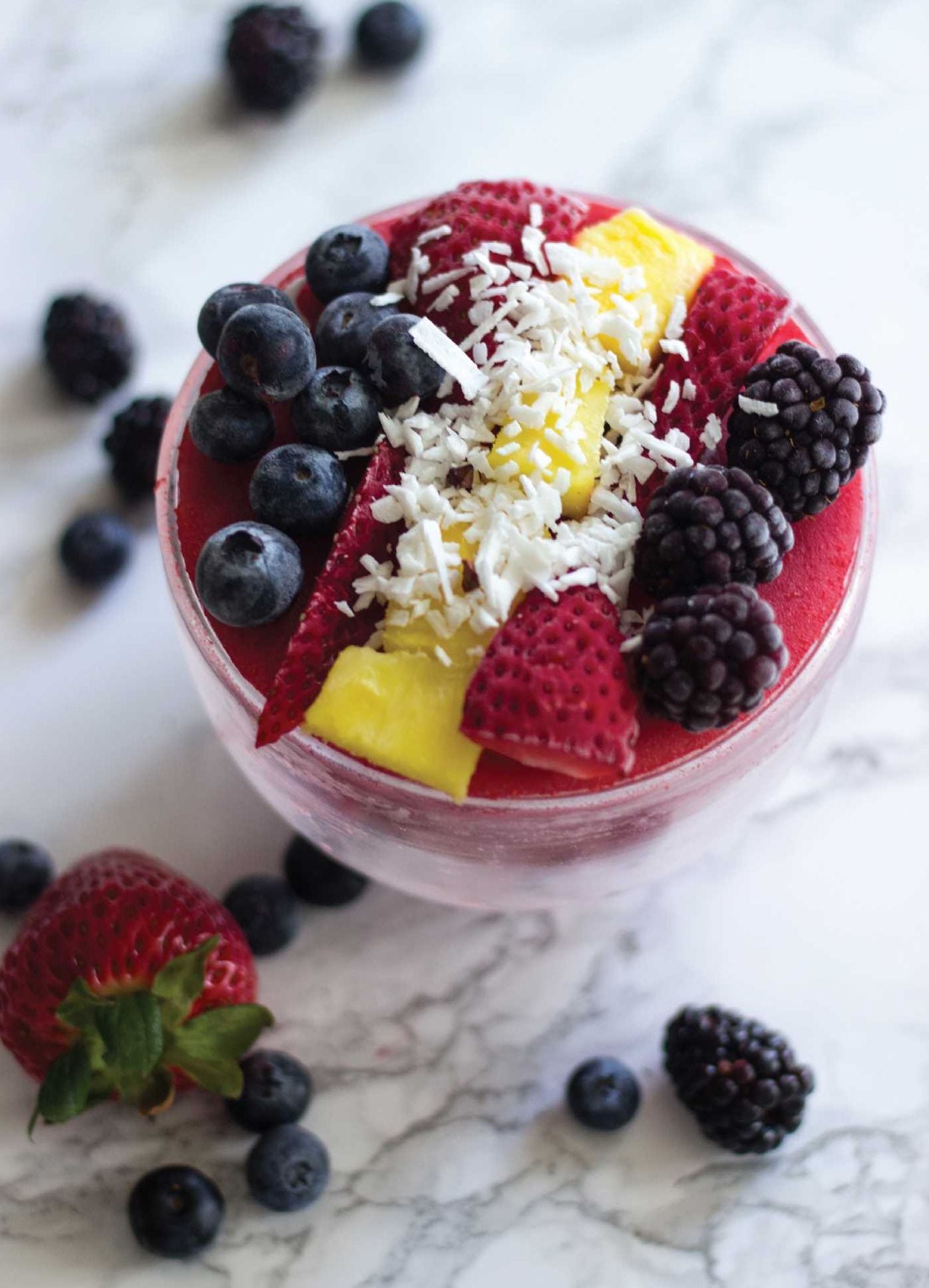 A Rainbow of Smoothie Bowls: 100 Wholesome and Vibrant Blended Creations