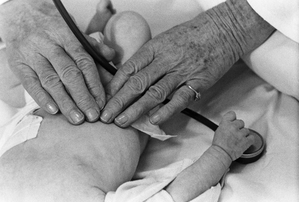 Bold Women of Medicine: 21 Stories of Astounding Discoveries, Daring Surgeries, and Healing Breakthroughs