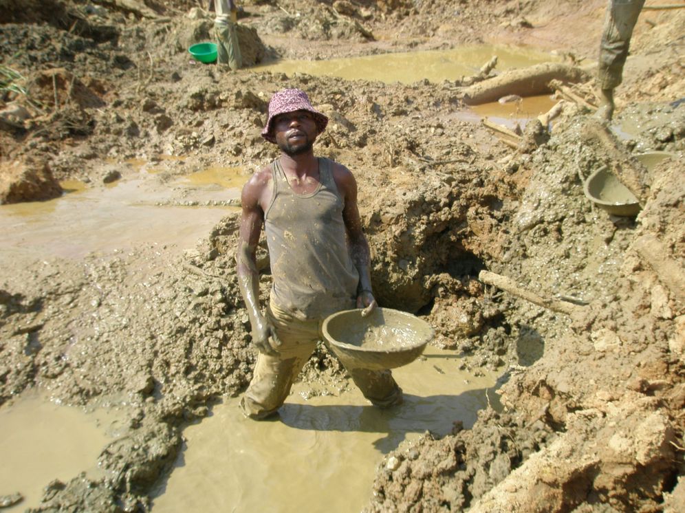 Consuming the Congo: War and Conflict Minerals in the World's Deadliest Place