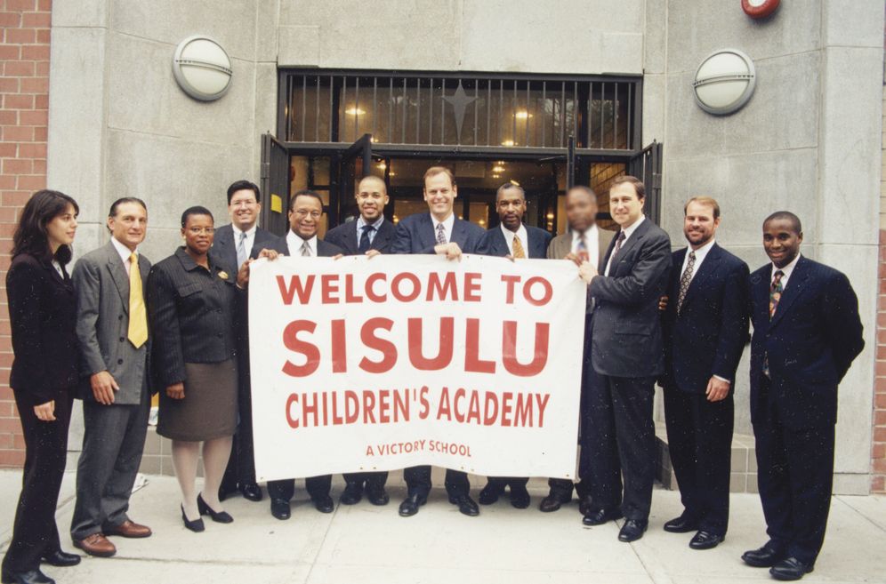 A Light Shines in Harlem: New York's First Charter School and the Movement It Led