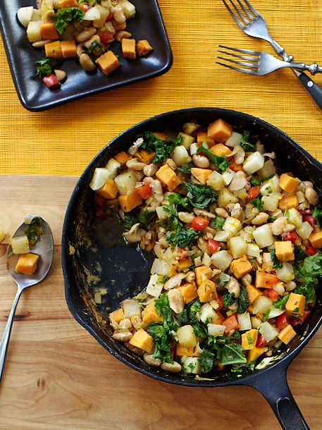 Forks Over Knives - The Cookbook: Over 300 Recipes for Plant-Based Eating All Through the Year