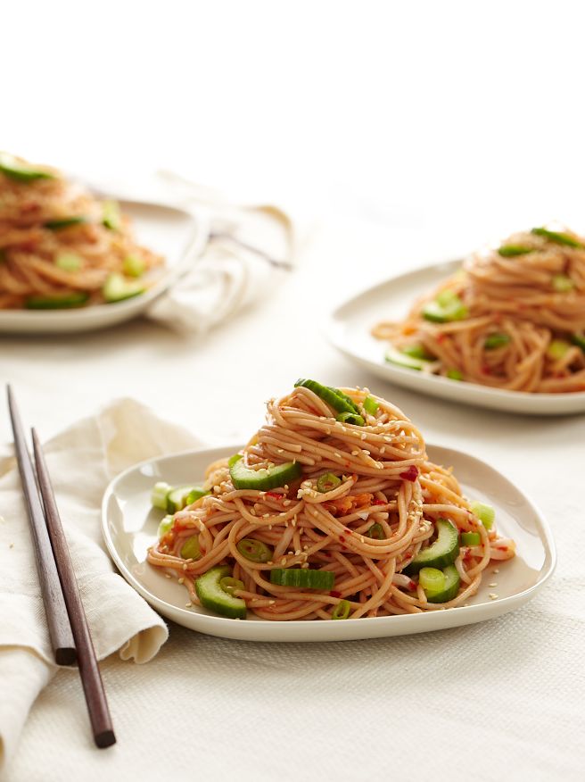 Forks Over Knives - The Cookbook: Over 300 Recipes for Plant-Based Eating All Through the Year
