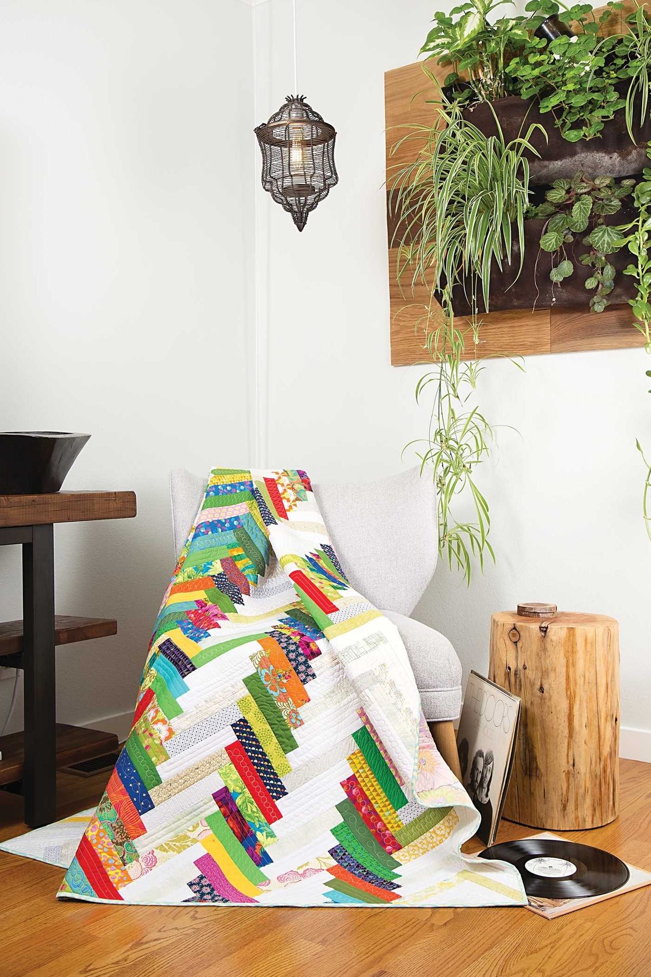 Modern Quilt Magic: 5 Parlor Tricks to Expand Your Piecing Skills - 17 Captivating Projects