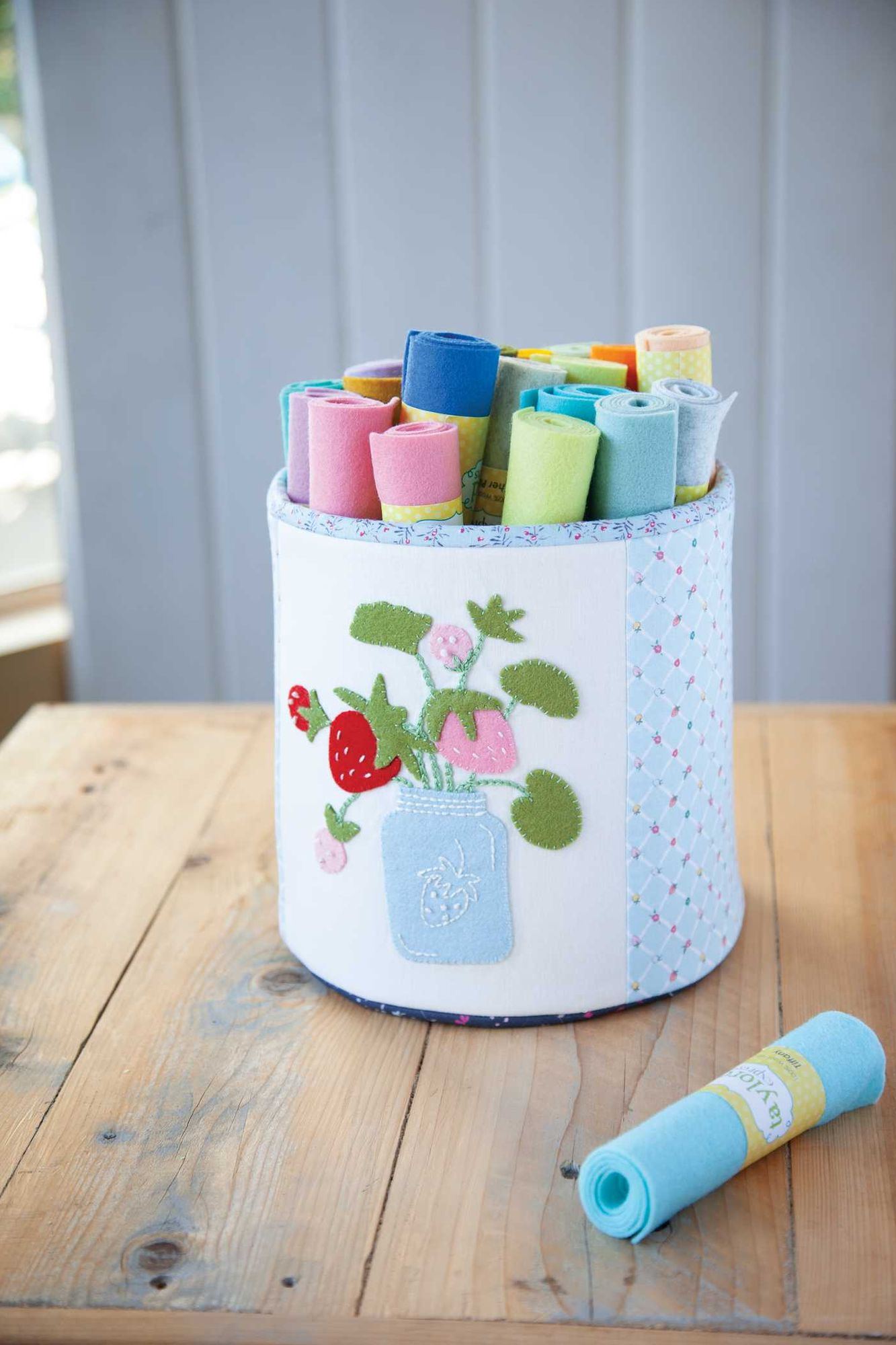 Zakka Wool Applique: 60+ Sweetly Stitched Designs, Useful Projects for Joyful Living