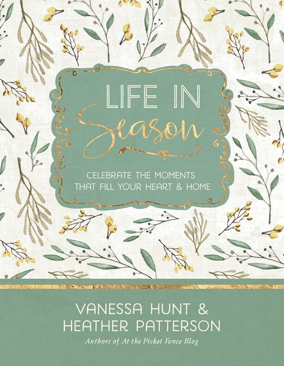 Life in Season: Celebrate the Moments That Fill Your Heart & Home (Large Print -- QA test)