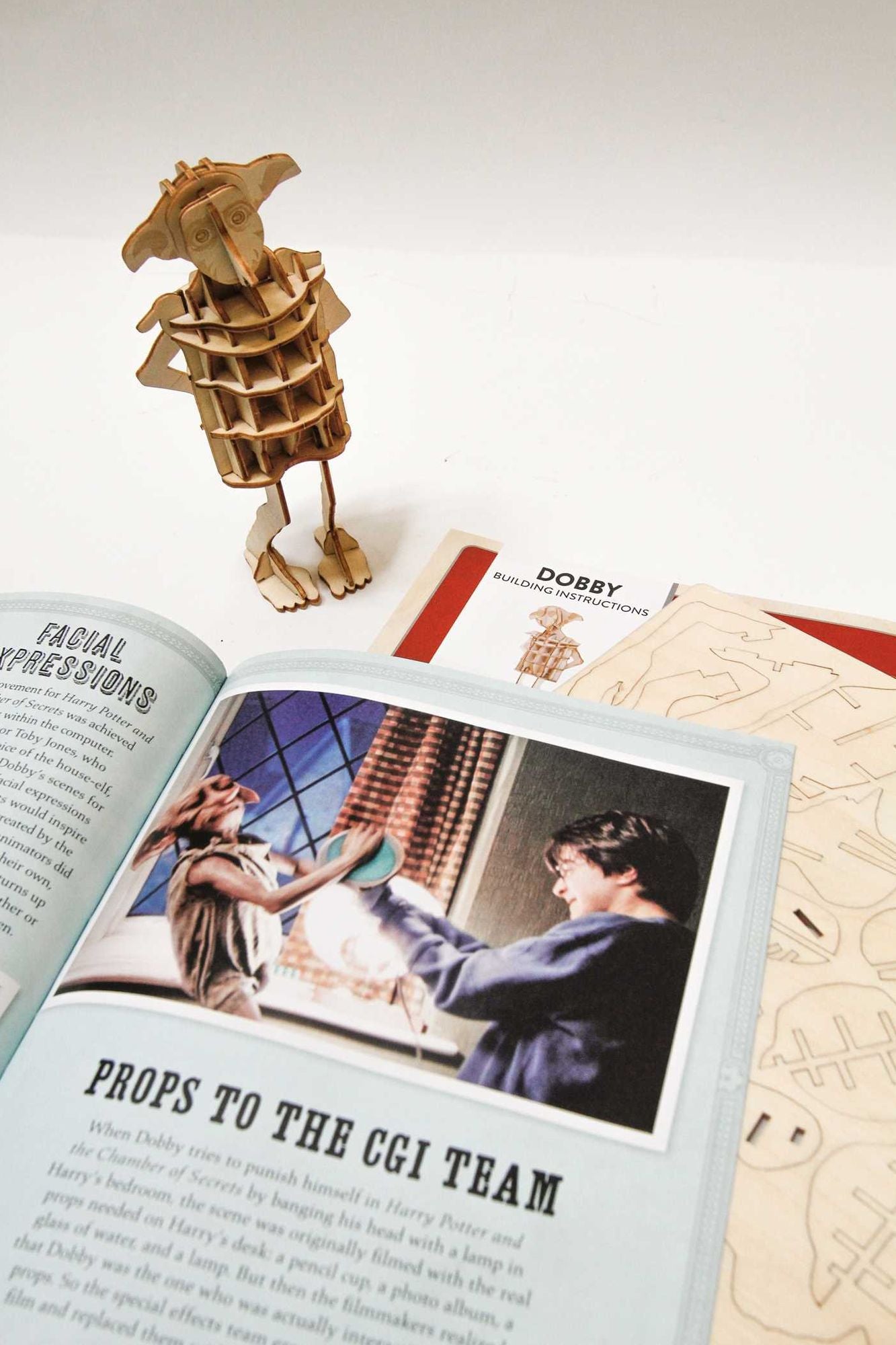 IncrediBuilds: Harry Potter: House-Elves: Deluxe Model and Book Set