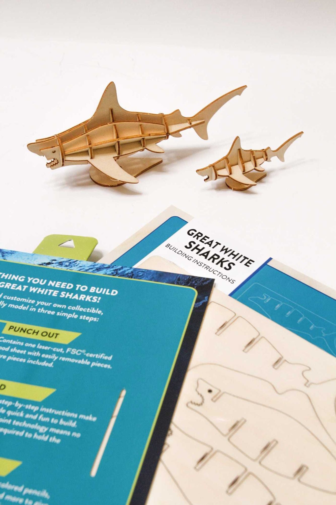 IncrediBuilds: Great White Sharks 3D Wood Model