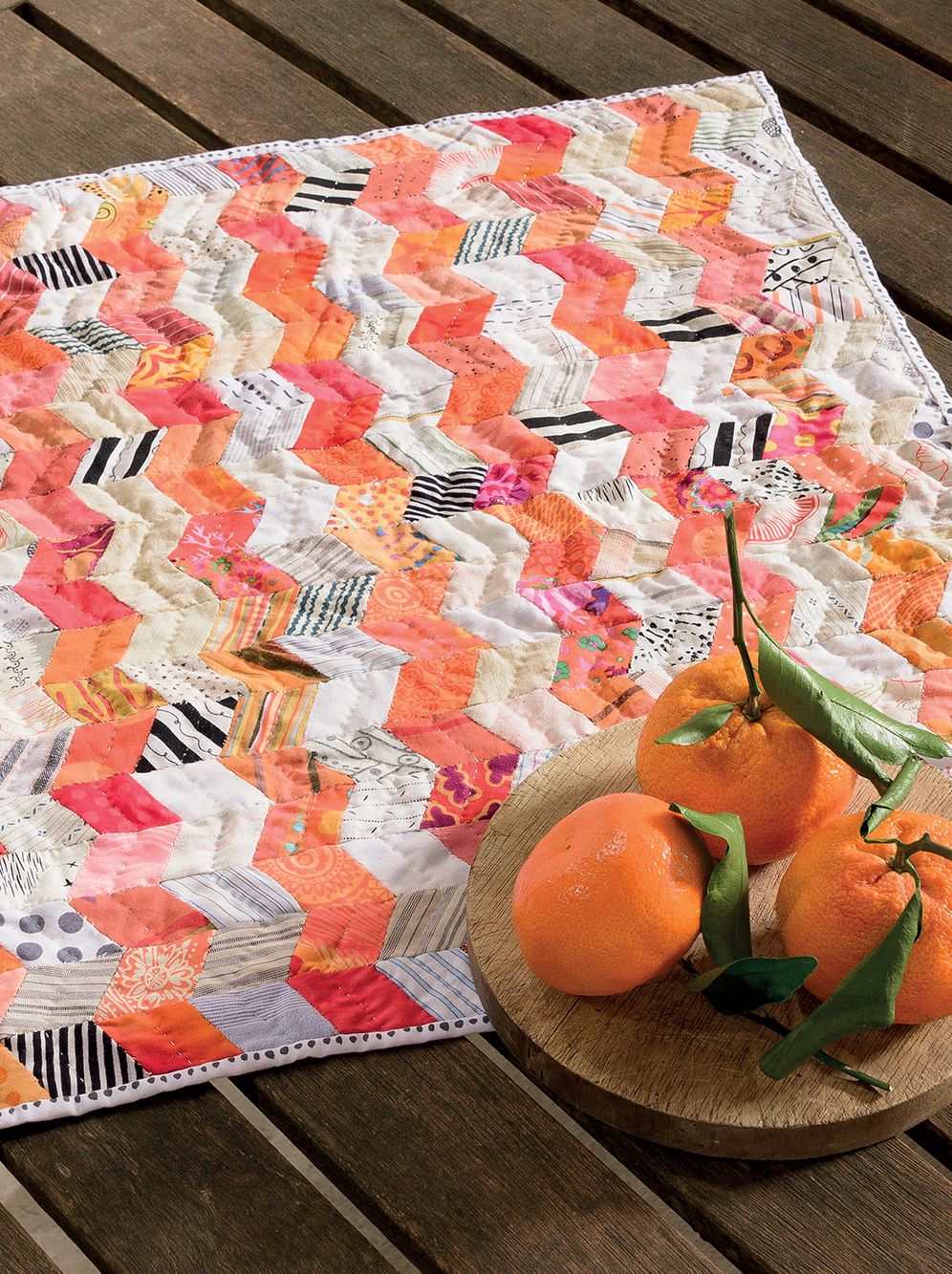 Sisterhood of Scraps : 12 Brilliant Quilts from 7 Fantastic Designers