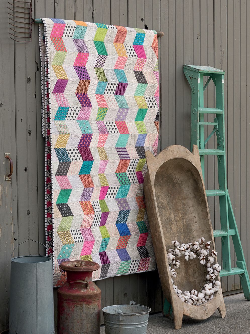 Sisterhood of Scraps : 12 Brilliant Quilts from 7 Fantastic Designers