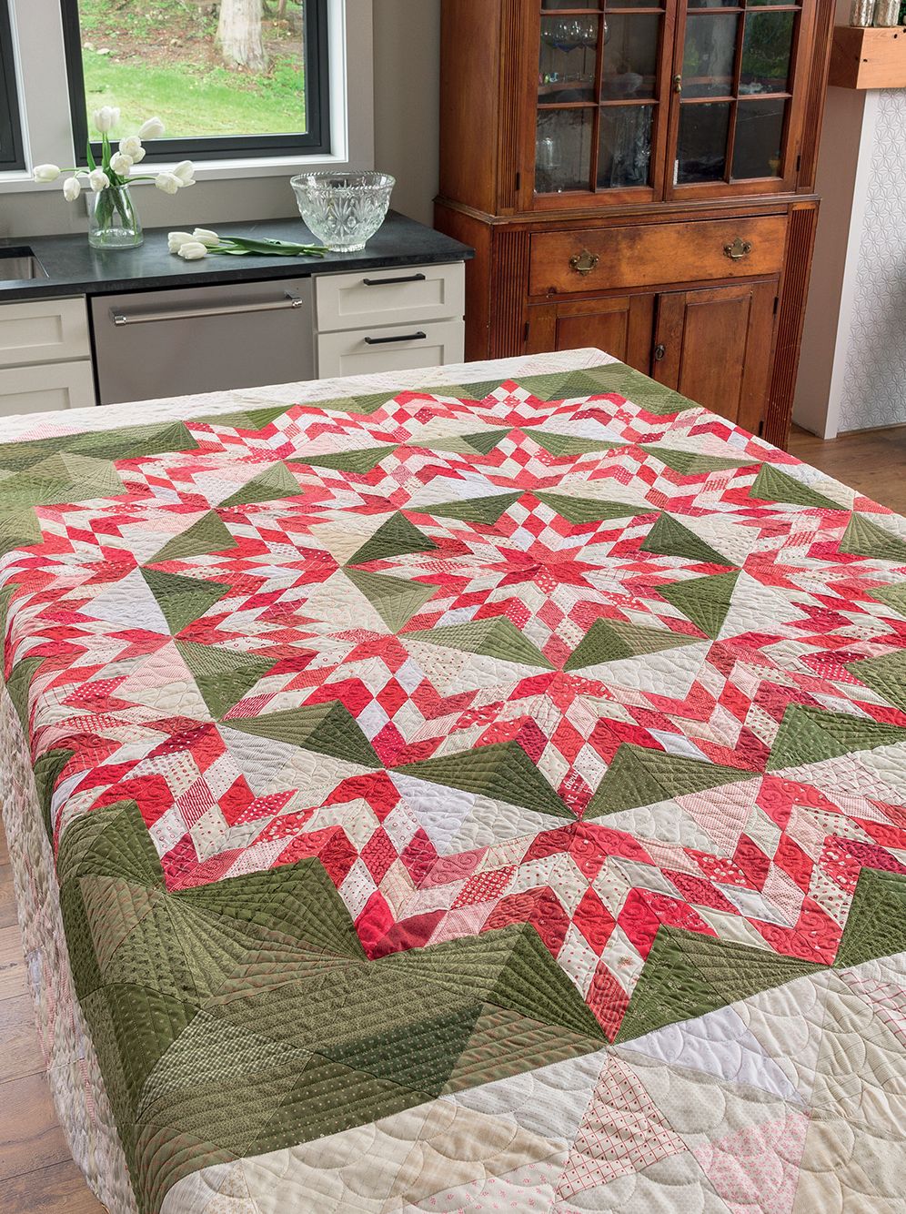 Sisterhood of Scraps : 12 Brilliant Quilts from 7 Fantastic Designers