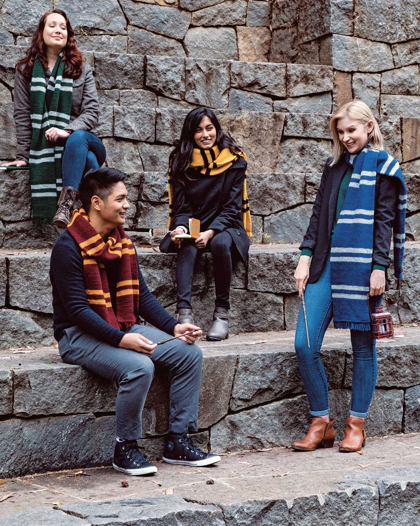 Harry Potter - Knitting Magic : The Official Harry Potter Knitting Pattern Book