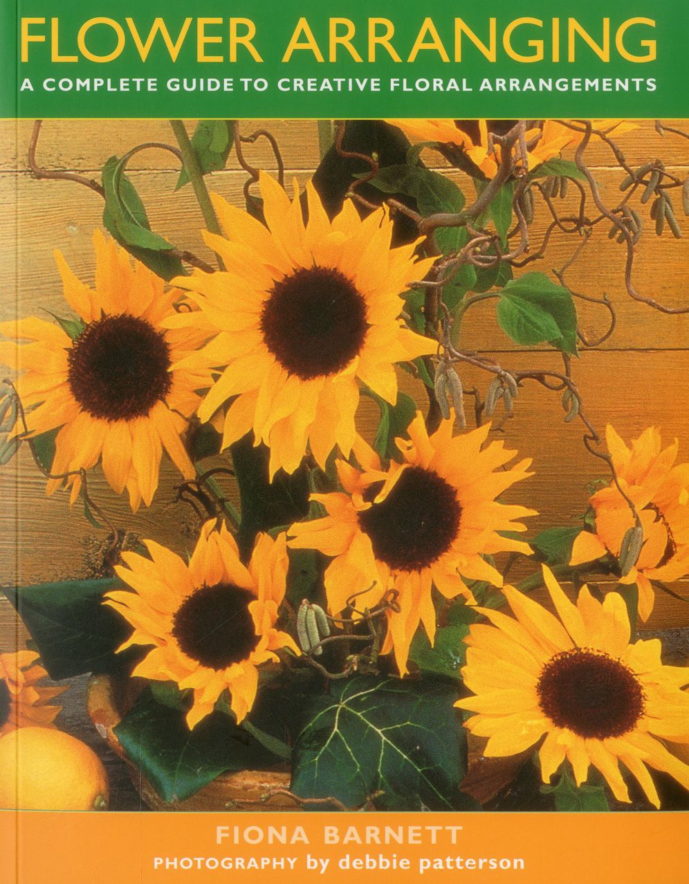FLOWER ARRANGING: A complete guide to creative floral arrangements