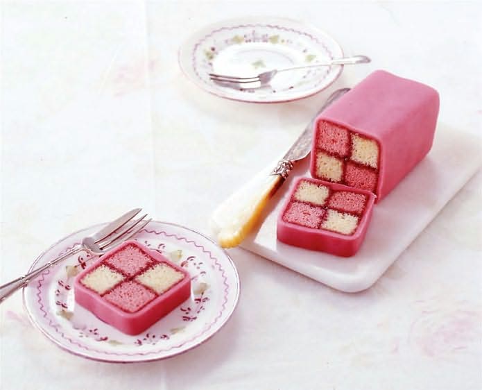 Small Cakes: From Fondant Fancies to Florentines