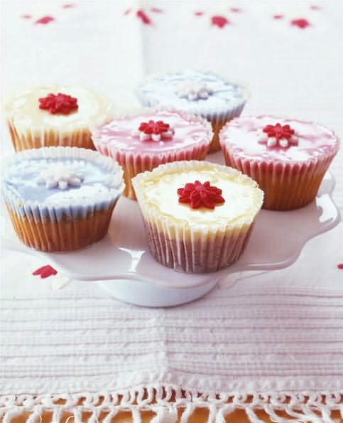 Small Cakes: From Fondant Fancies to Florentines