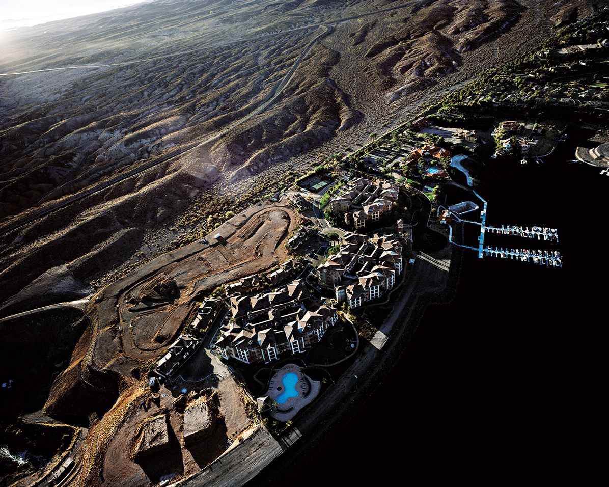 Michael Light : Lake Las Vegas/Black Mountain