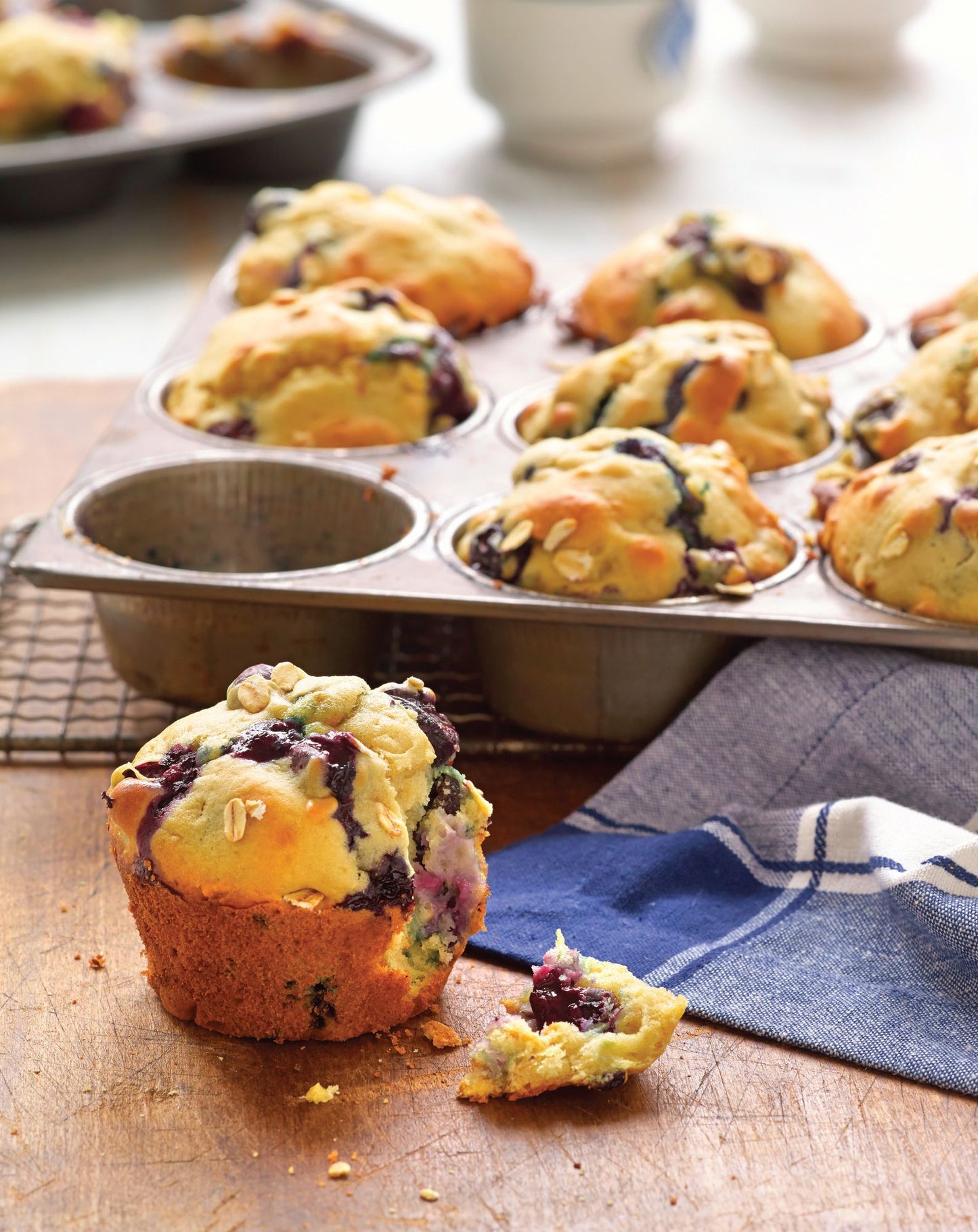 Paula Deen Cuts the Fat: 250 Recipes Lightened Up
