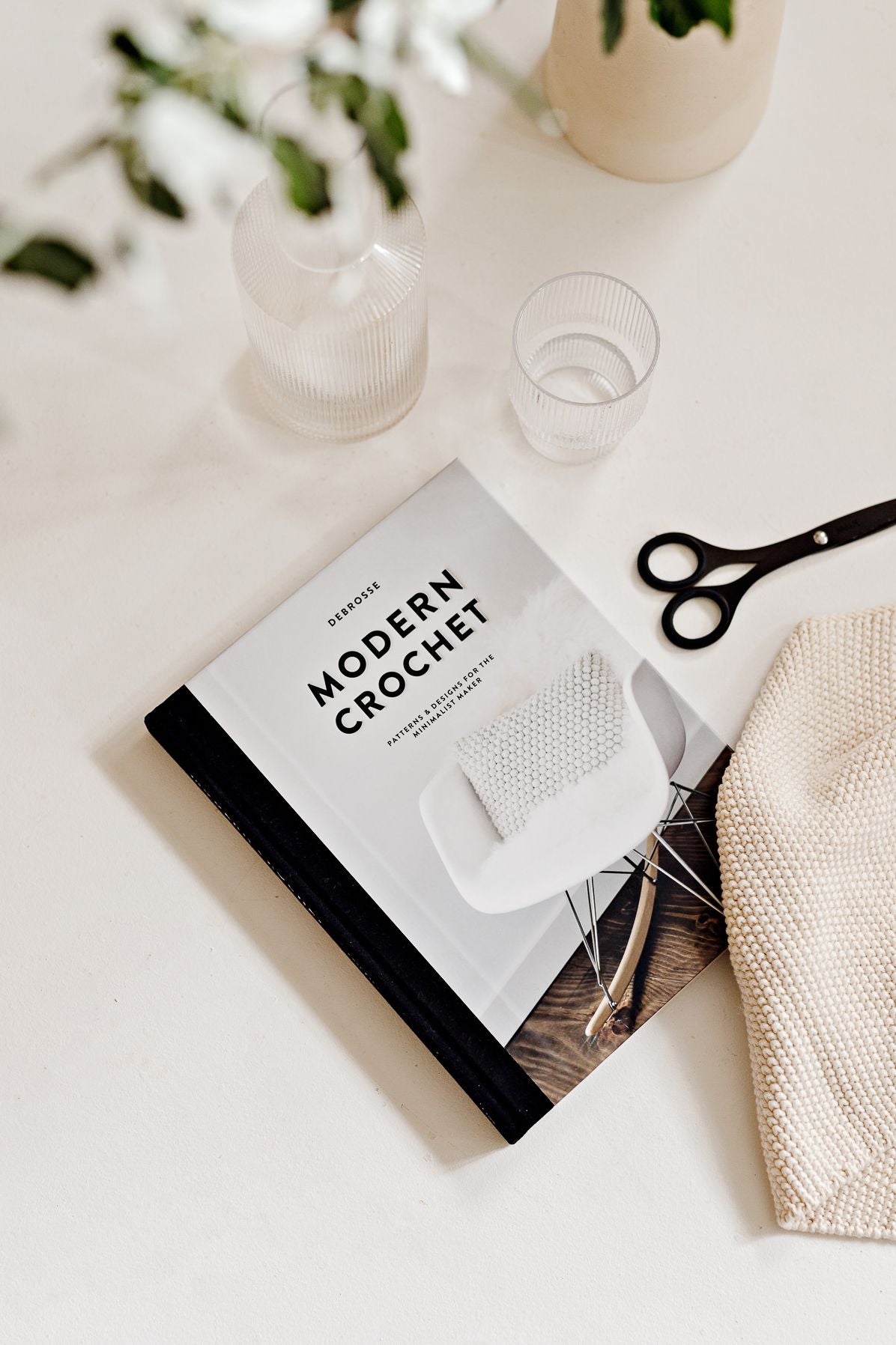 Modern Crochet : Patterns & Designs for the Minimalist Maker