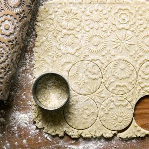 Zoë Bakes Cookies: Everything You Need to Know to Make Your Favorite Cookies and Bars [A Baking Book]