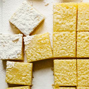 Zoë Bakes Cookies: Everything You Need to Know to Make Your Favorite Cookies and Bars [A Baking Book]