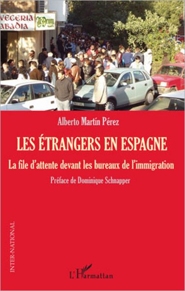 Les étrangers en Espagne: La file d'attente devant les bureaux de l'immigration