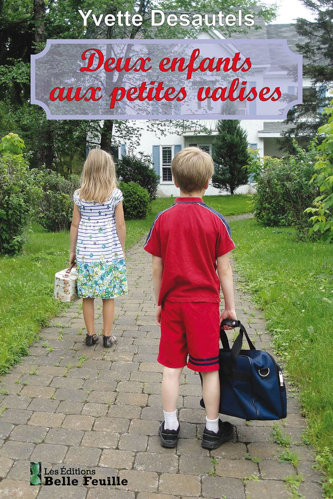 Deux enfants aux petites valises