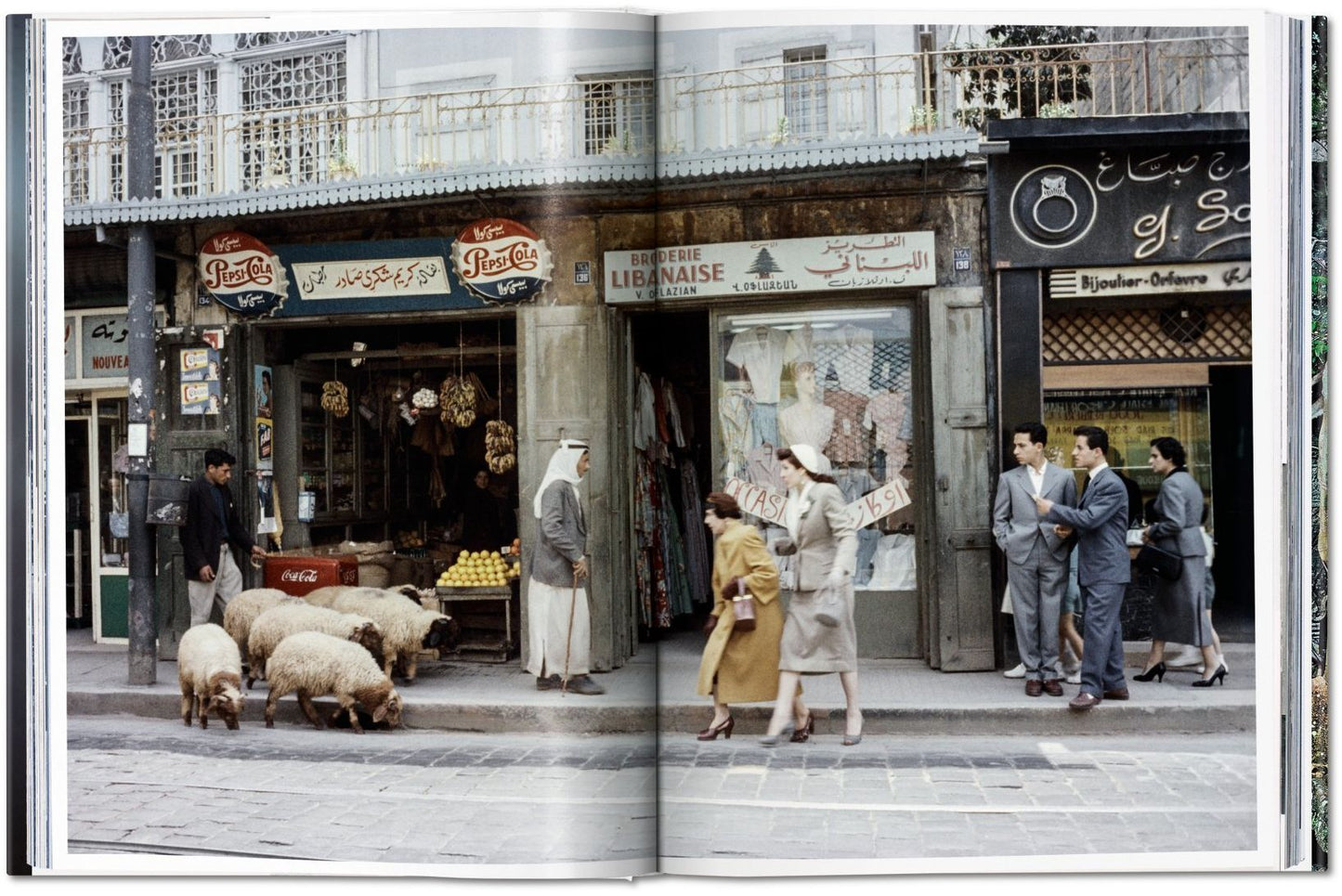 National Geographic: Around the World in 125 Years - Asia & Oceania