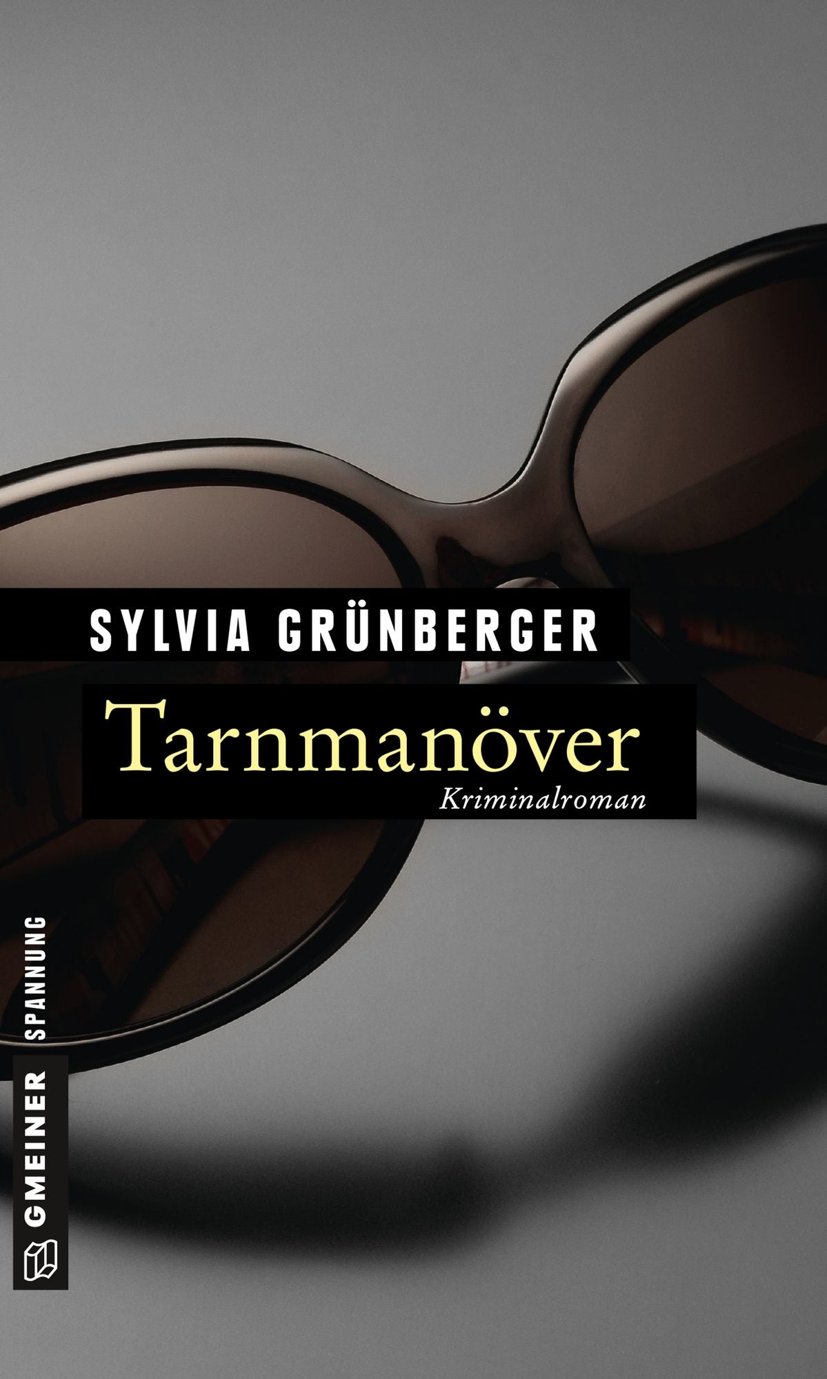 Tarnmanöver: Kriminalroman