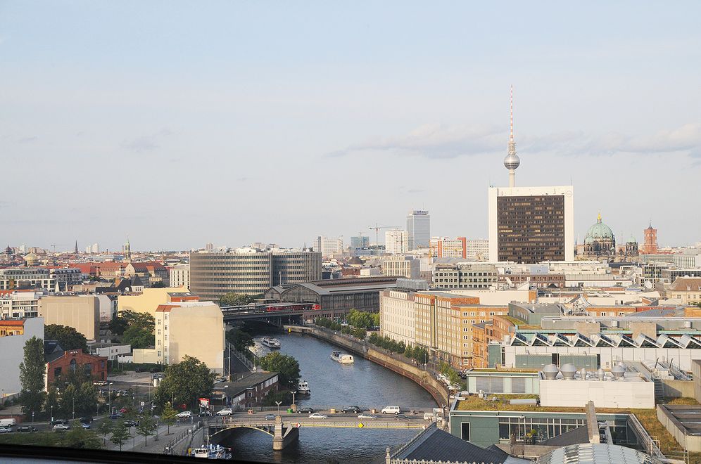 Berlin - Yesterday and Today: Gestern Und Heute