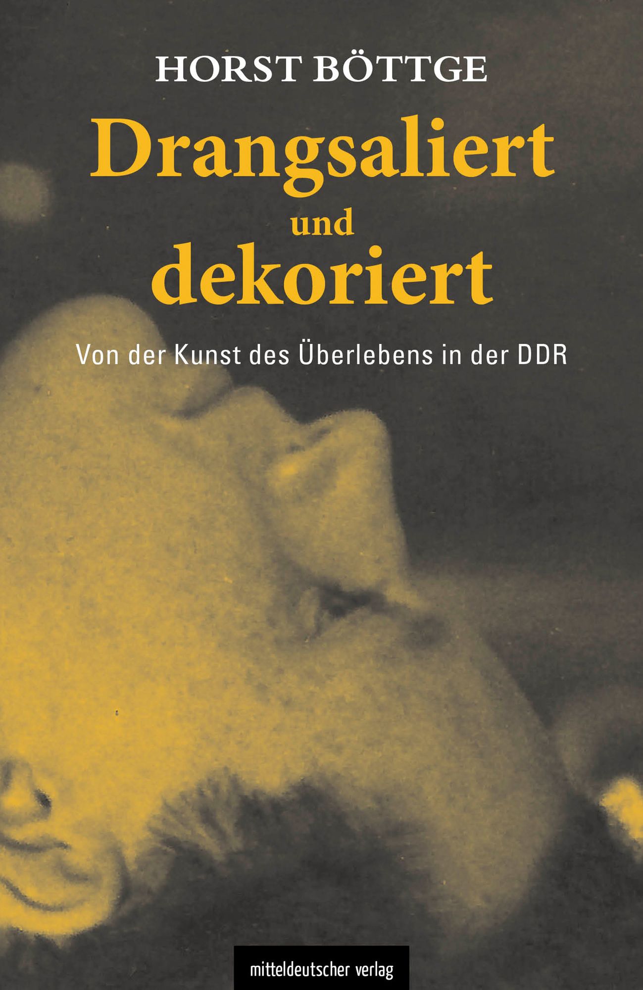 Drangsaliert und dekoriert: Von der Kunst des Überlebens in der DDR