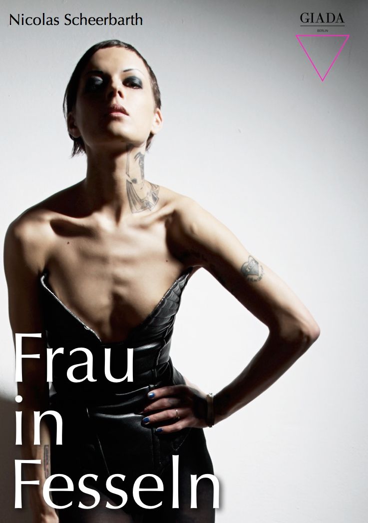 Frau in Fesseln: BDSM zu dritt