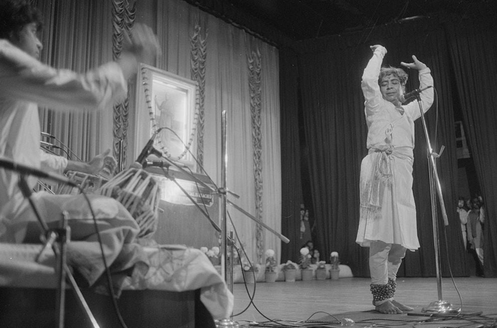 Dayanita Singh: Museum of Dance: Mother Loves to Dance