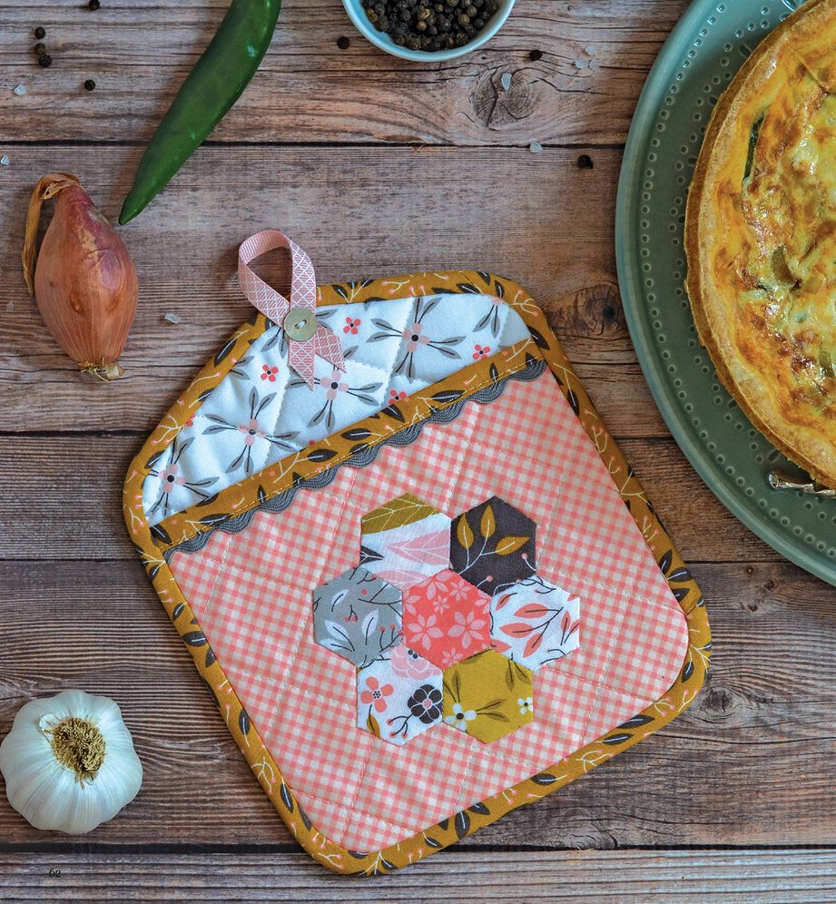 Quilt Petite: 18 Sweet and Modern Mini Quilts and More