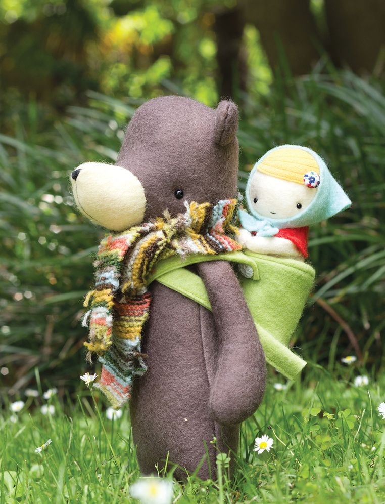 Little Traveller: 12 Small Felt Intrepid Explorers and Over 30 Tiny Travel Accessories to Sew!