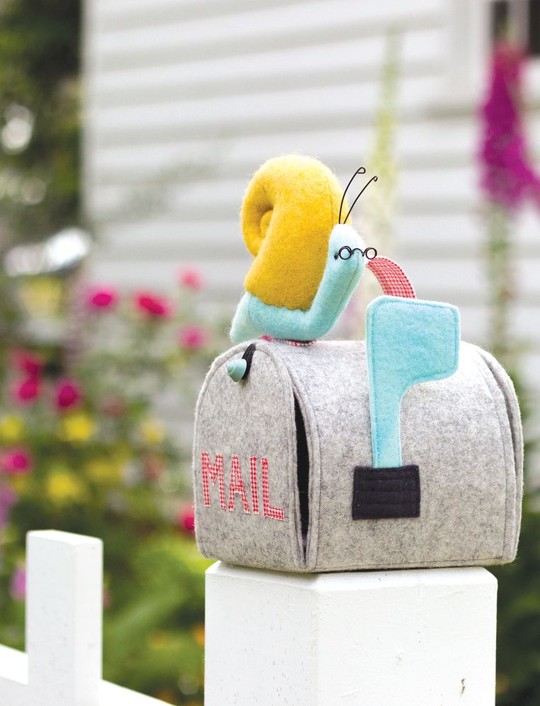 Little Traveller: 12 Small Felt Intrepid Explorers and Over 30 Tiny Travel Accessories to Sew!