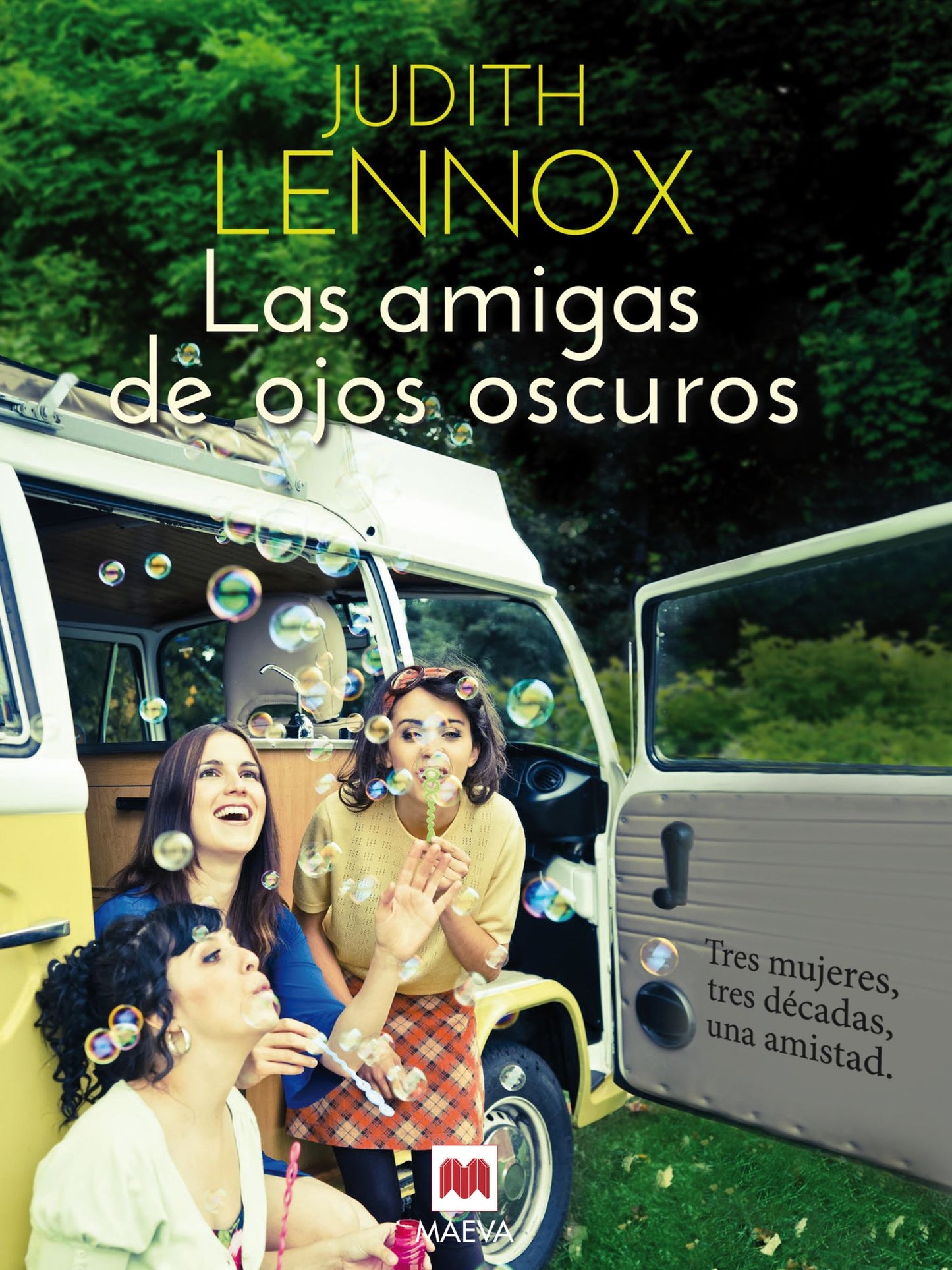Las amigas de ojos oscuros: Tres mujeres, tres décadas, una amistad.