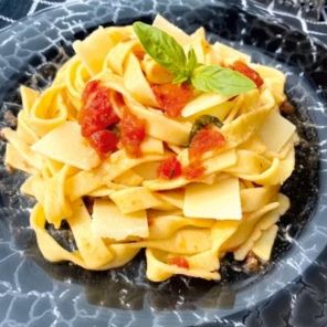 Las recetas de mi madre: La primera vez que te divertirás leyendo un libro de re cetas / Mom's Recipes