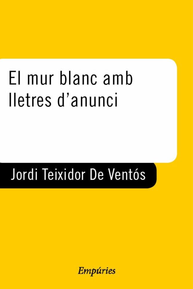 El mur blanc amb lletres d'anunci