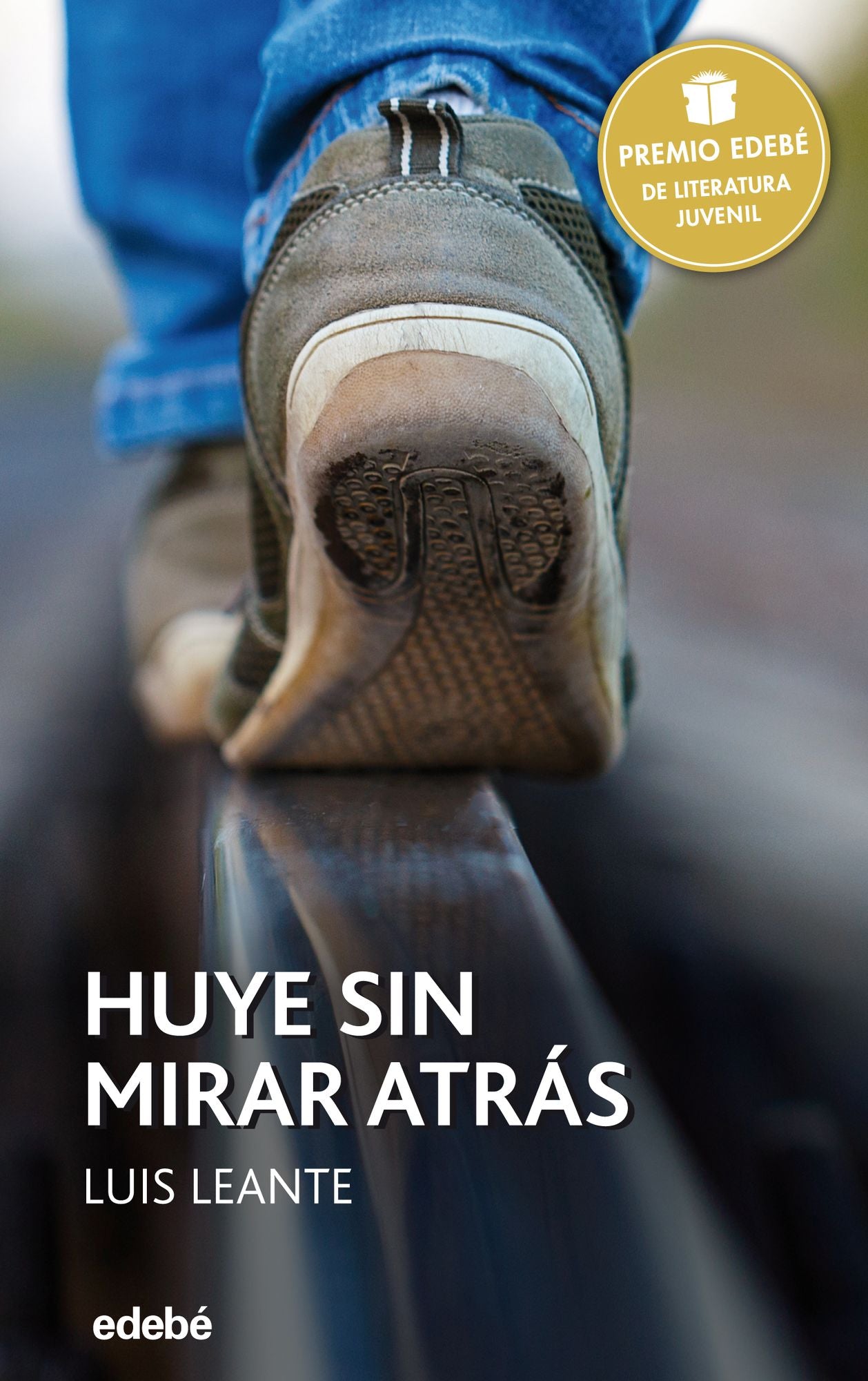 Premio Edebé 2016: HUYE SIN MIRAR ATRÁS: Premio Edebé 2016