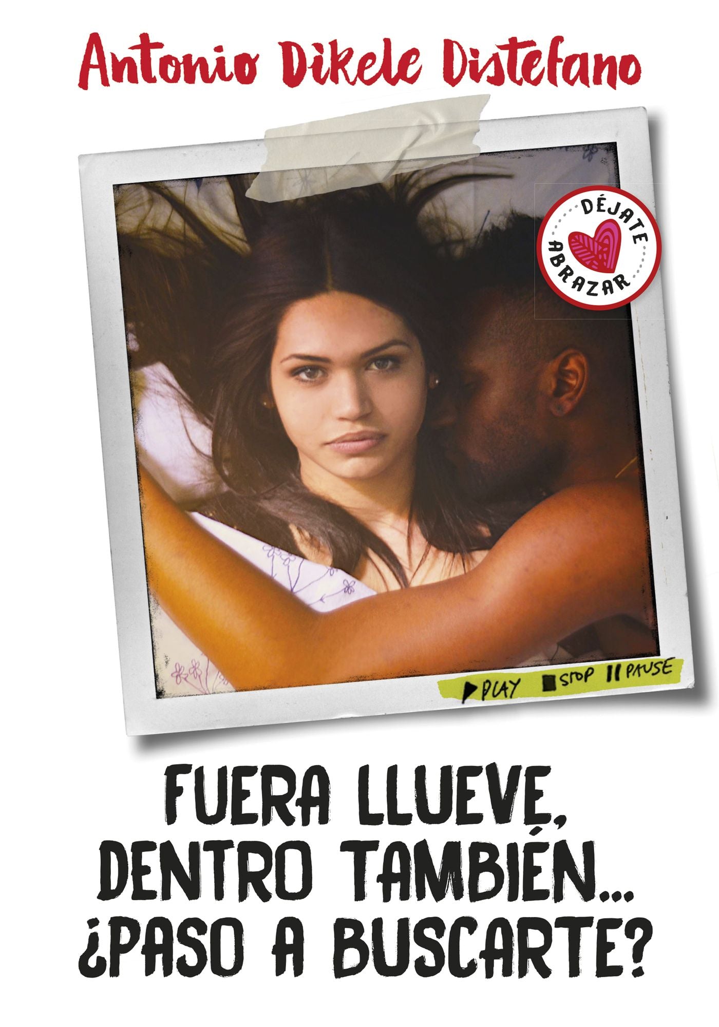 Fuera llueve, dentro también. Paso a buscarte?