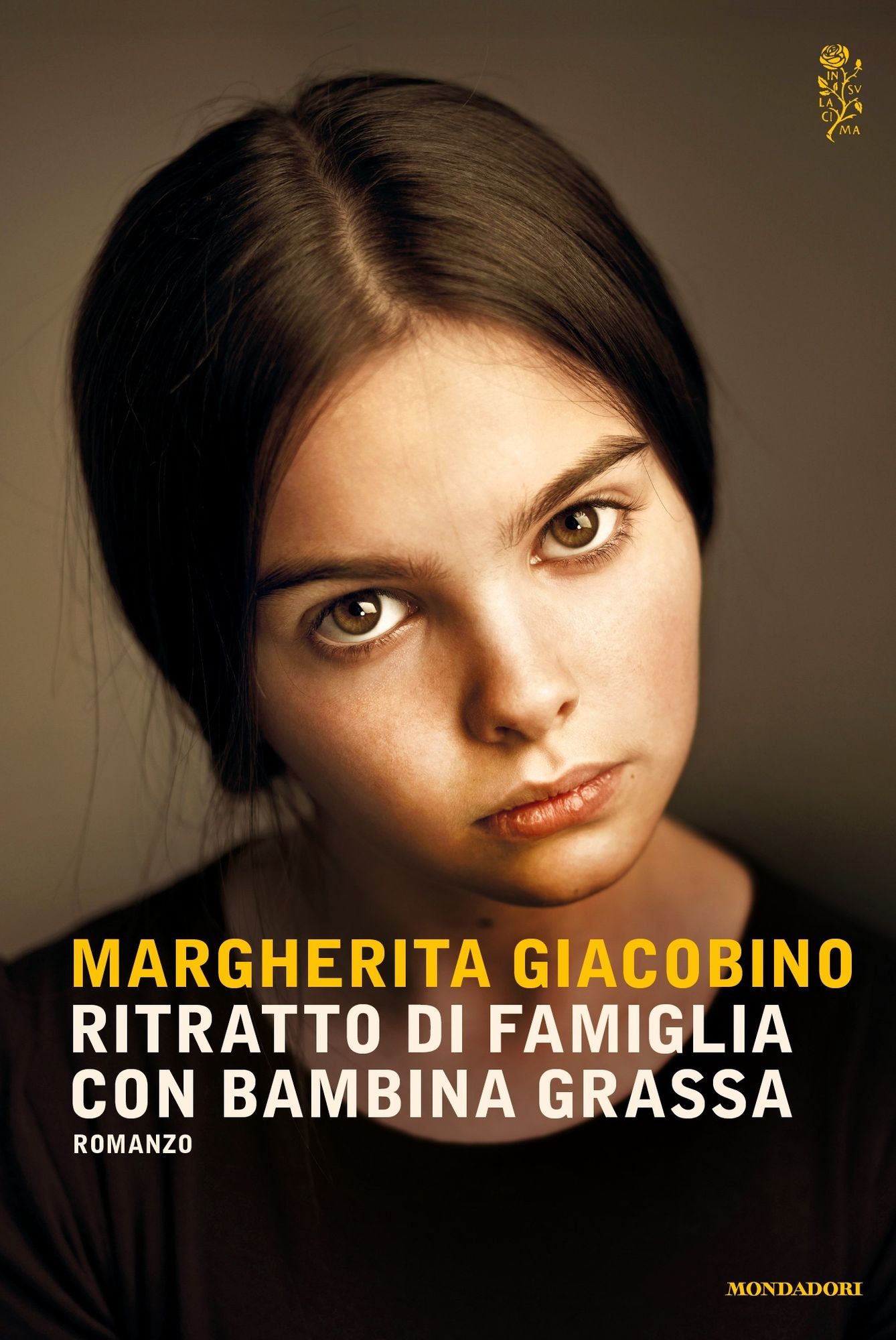 Ritratto di famiglia con bambina grassa