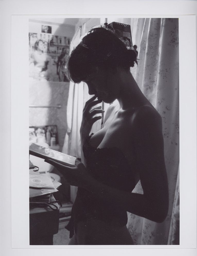 Paz de la Huerta: The Birds Didn't Die over the Winter: Photographs by Alexandra Carr
