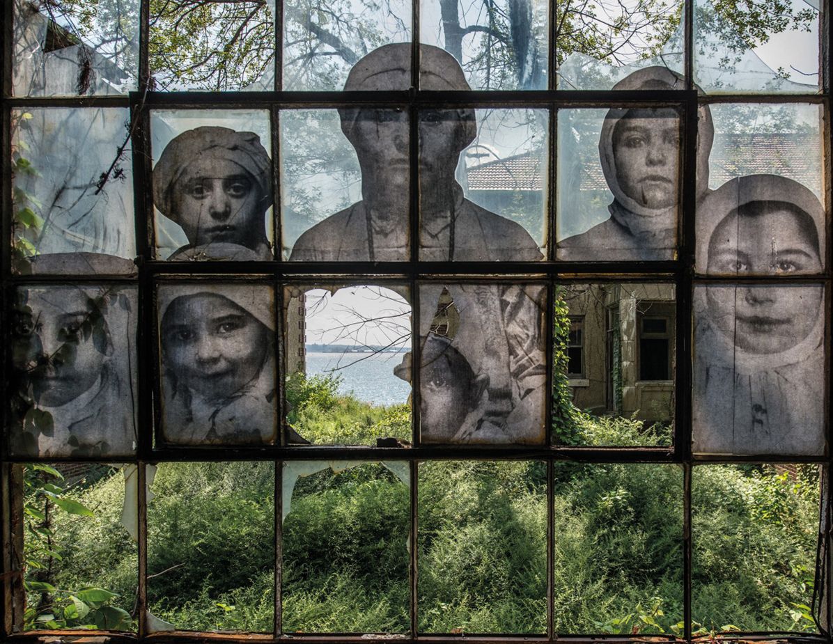 Jr & Art Spiegelman: The Ghosts of Ellis Island
