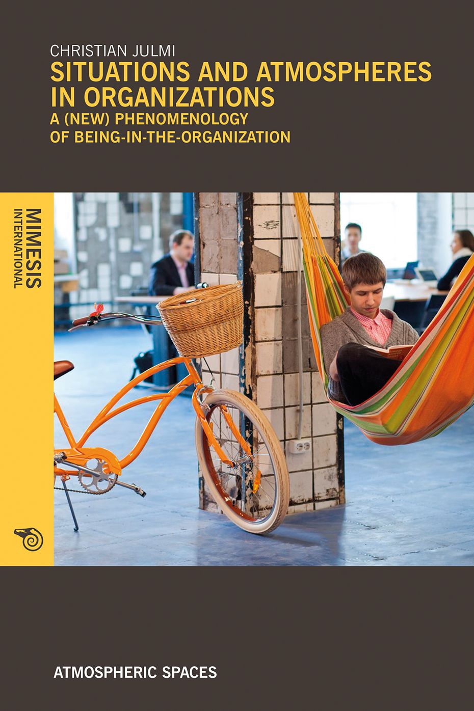Situations and atmospheres in organizations: A (new) phenomenology of being-in-the-organization