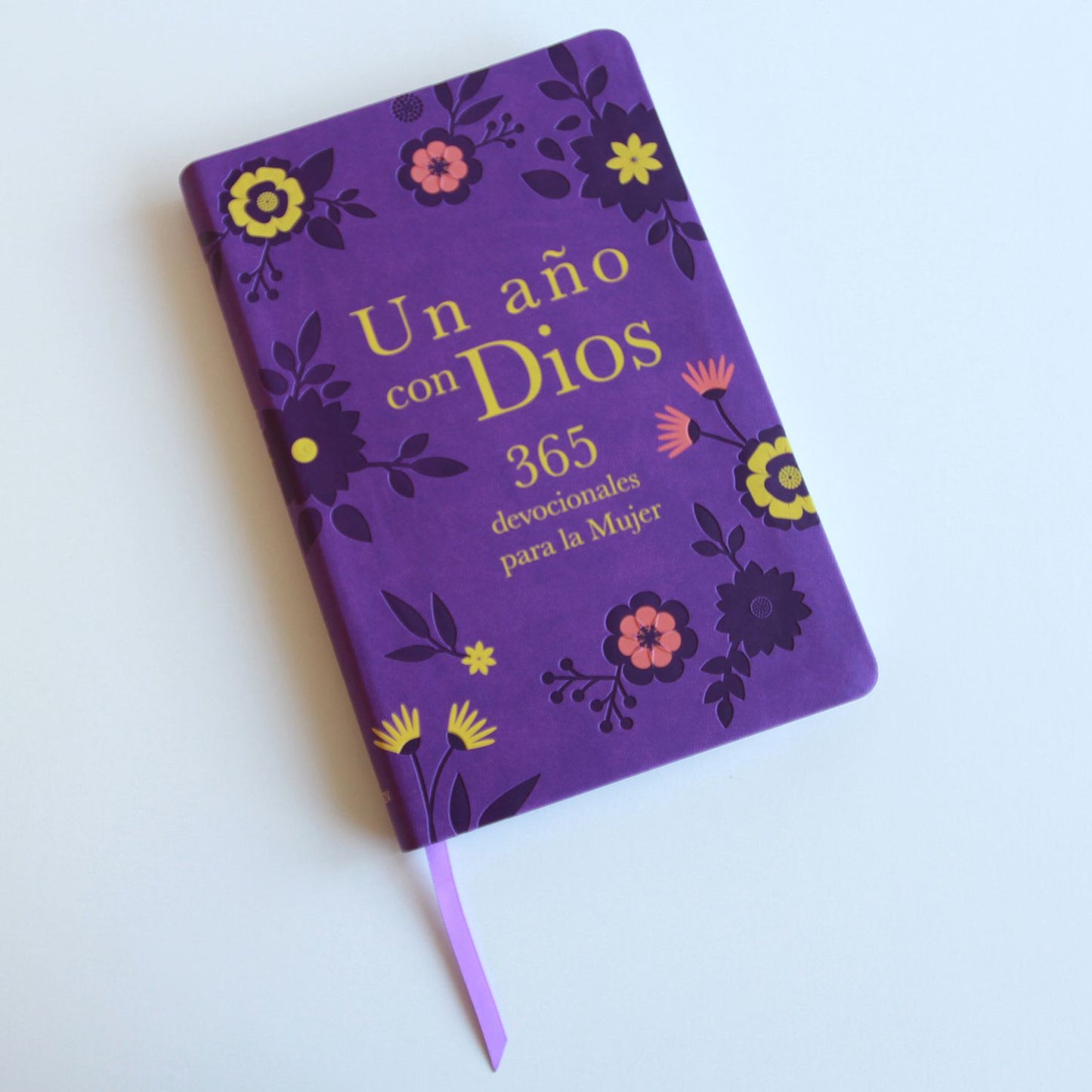 Un año con Dios: 365 devocionales para la mujer / A Year with God. Purple Leathe rsoft: 365 Devotions for Women