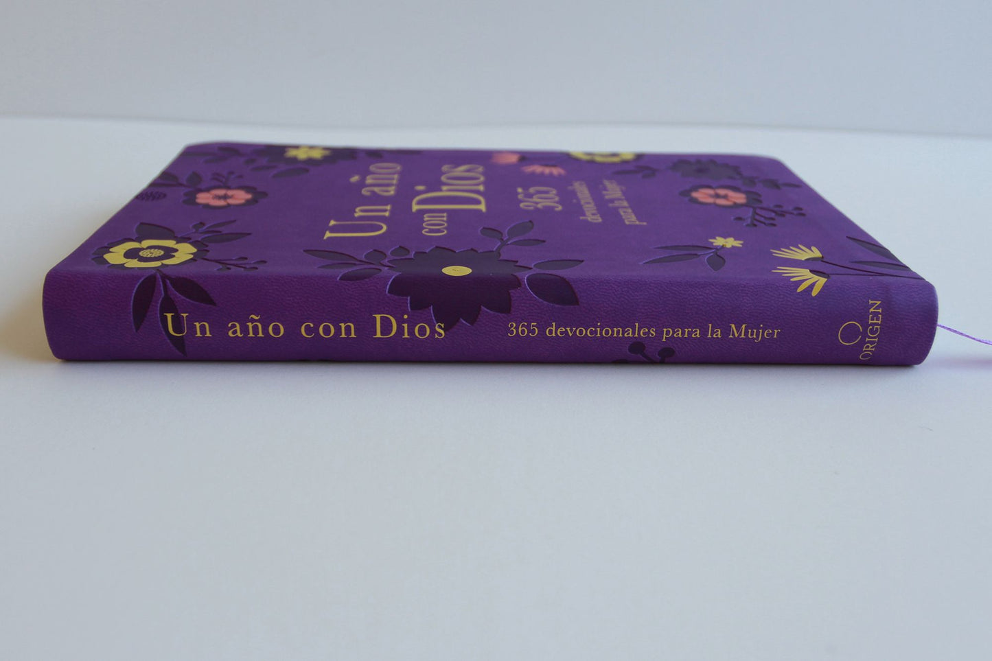 Un año con Dios: 365 devocionales para la mujer / A Year with God. Purple Leathe rsoft: 365 Devotions for Women